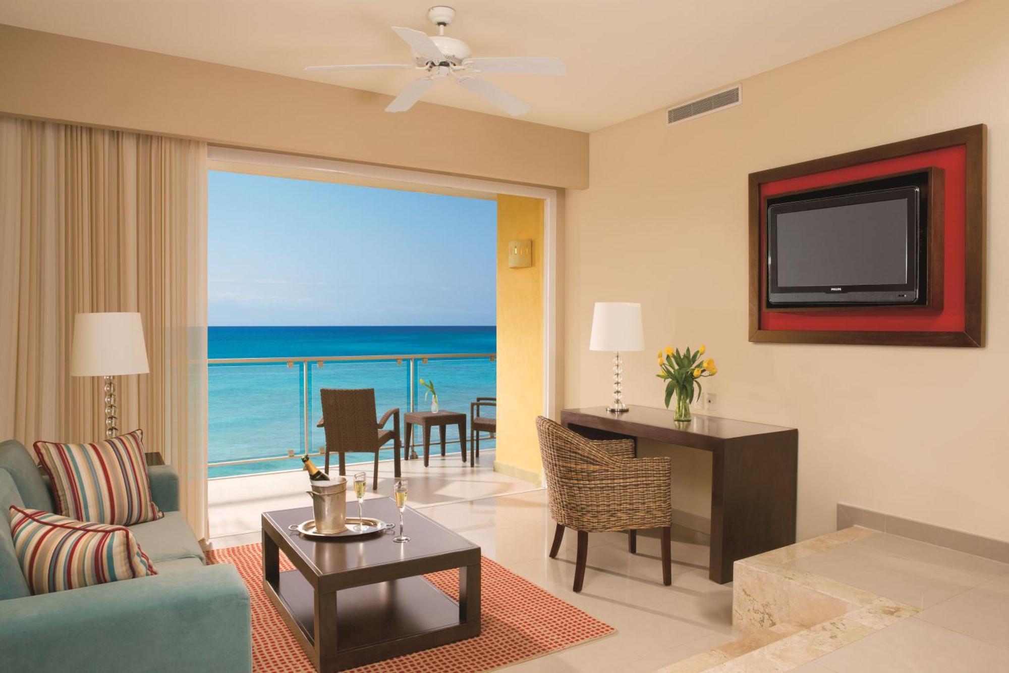Junior Suite Ocean Front Two Double Beds,1273750084:JPEG