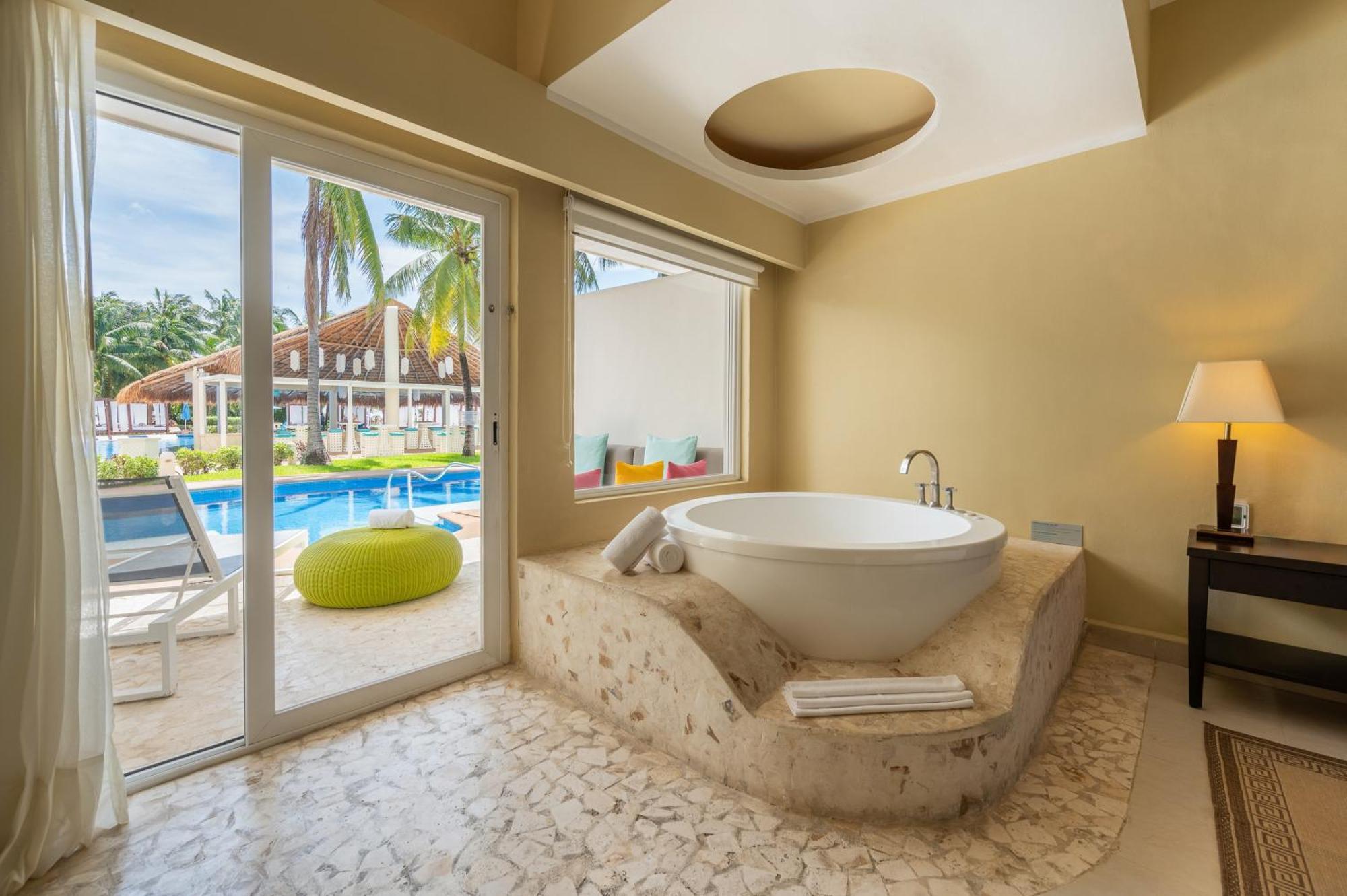 Junior Suite Pool Walkout Single Use,1624752971:JPEG